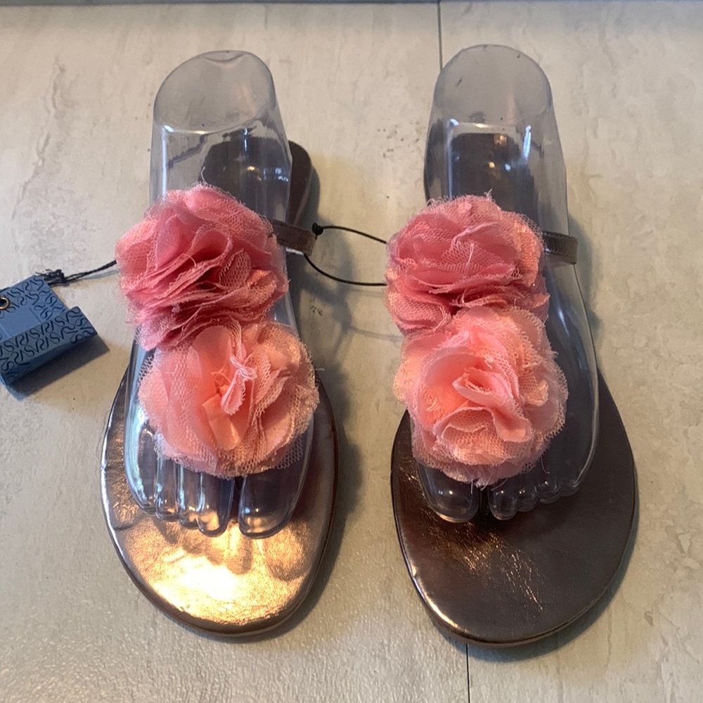 Vera Wang Simply Pink/Gold Front Flower Embellishment Flat Summer Sandals - Sz 9